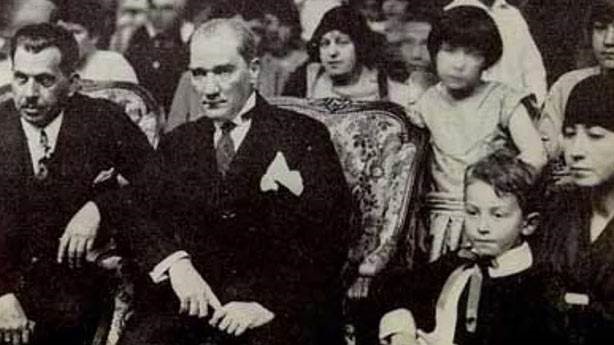 Atatürk ve Çocuk